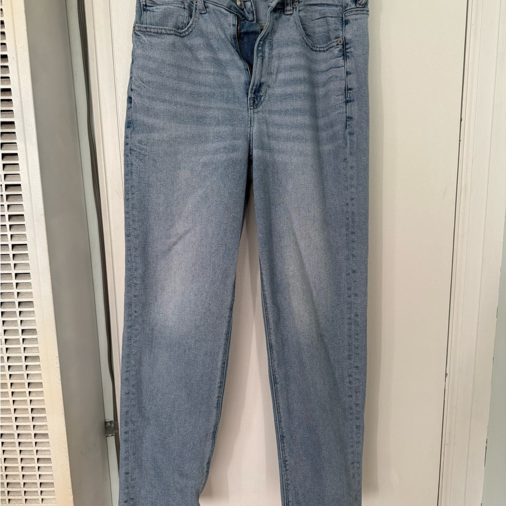 American Eagle Outfitters High Rise Mom Jeans